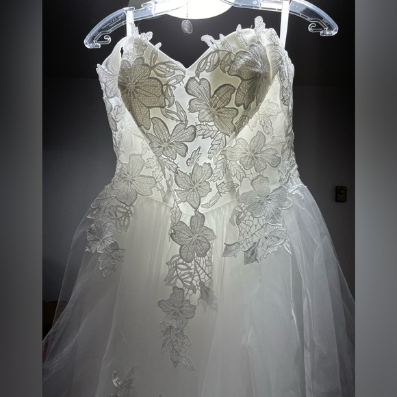 NEW - Wedding Gown - Picture 11 of 12